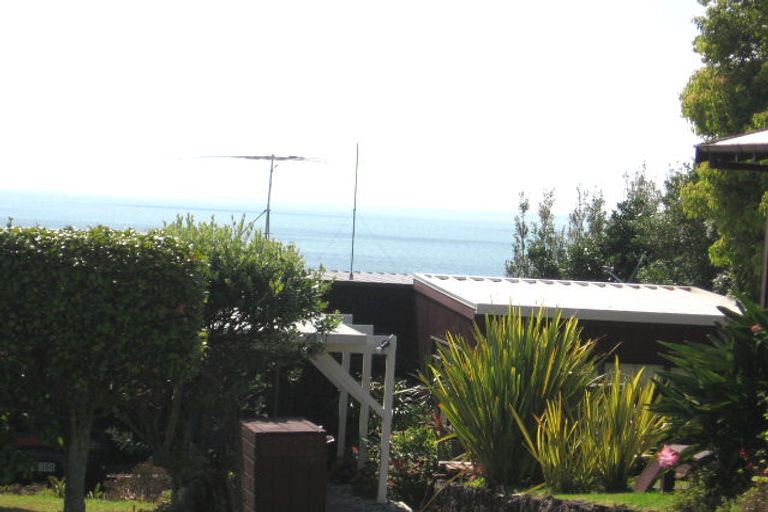 Photo of property in 13 Bournemouth Terrace, Murrays Bay, Auckland, 0630