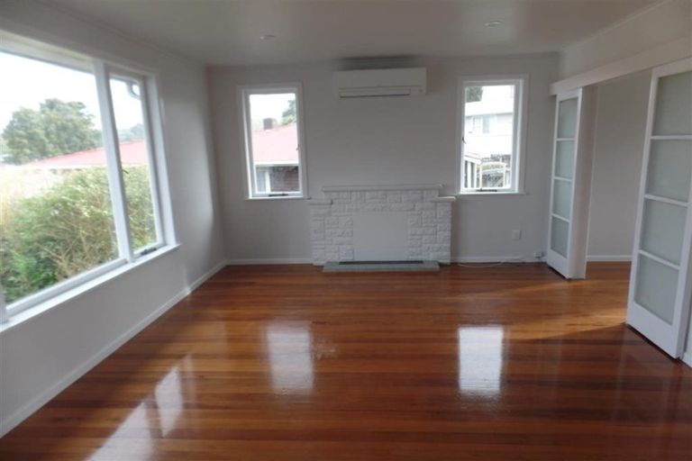 Photo of property in 16 Trojan Crescent, New Lynn, Auckland, 0600