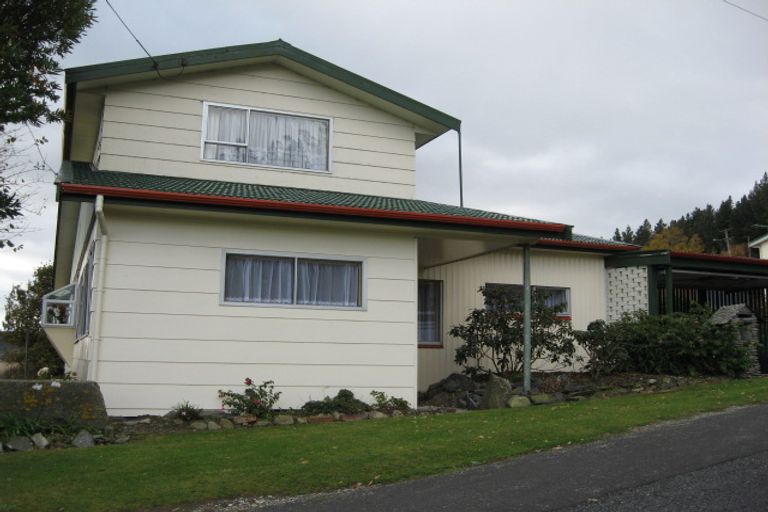 Photo of property in 3 Old Coach Road, Kaitangata, 9210