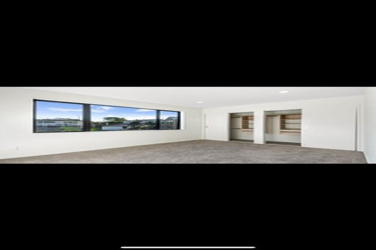 Photo of property in 2/6 Woodhouse Place, West Harbour, Auckland, 0618