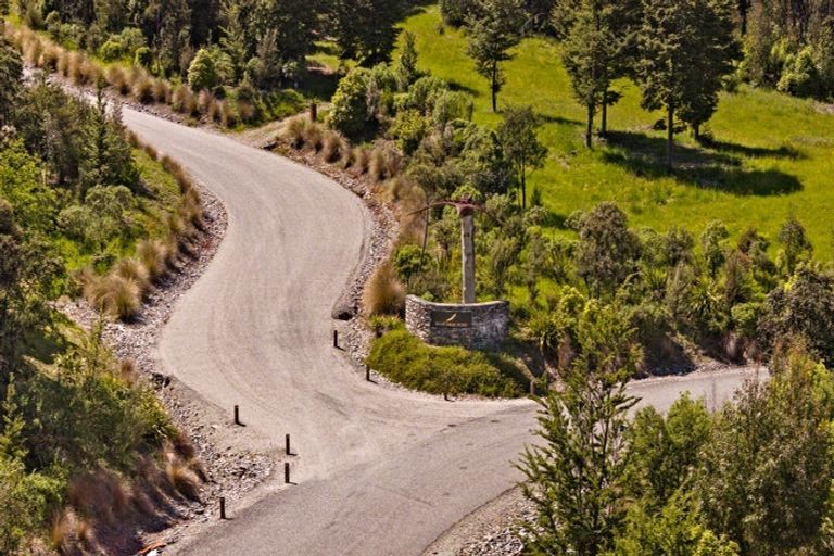 Photo of property in 19 Haast Eagle Road, Mount Creighton, 9371