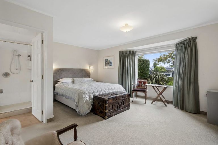 Photo of property in 5 Papawai Grove, Waikanae, 5036