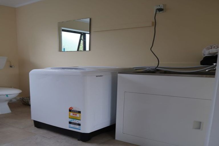 Photo of property in 35b Sunhaven Drive, Newlands, Wellington, 6037