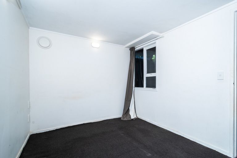 Photo of property in 2/15 Mcleod Road, Henderson, Auckland, 0612