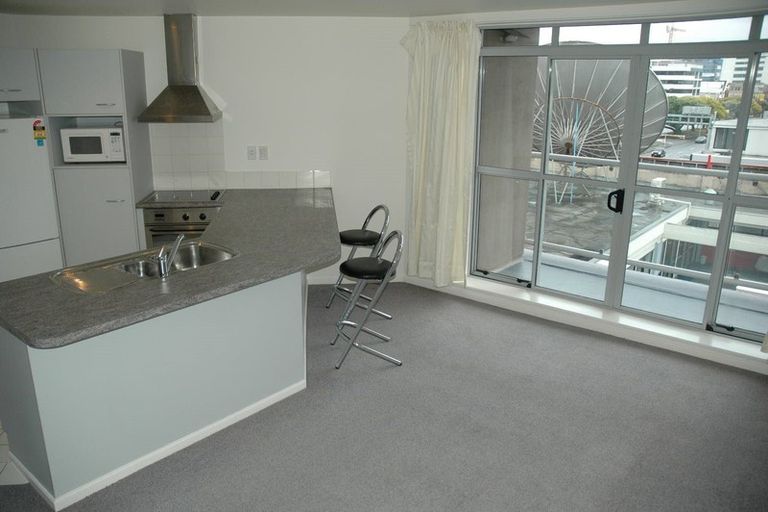 Photo of property in Grandstand Apartments, 6/80 Kent Terrace, Mount Victoria, Wellington, 6011