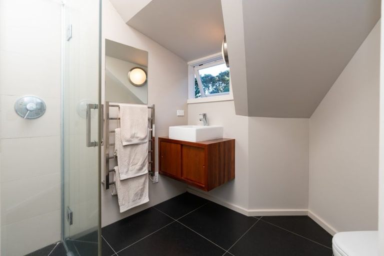 Photo of property in 34 Seatoun Heights Road, Seatoun, Wellington, 6022