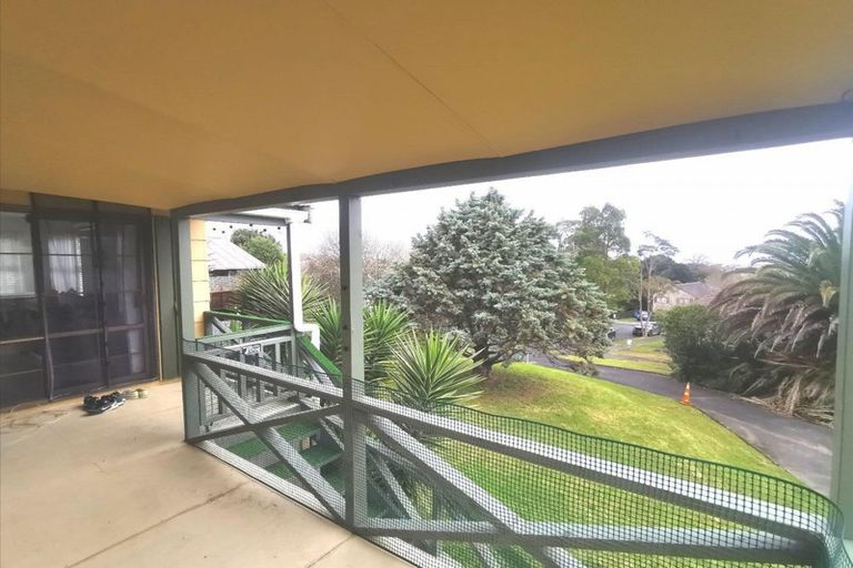 Photo of property in 17 Palmetto Place, Goodwood Heights, Auckland, 2105