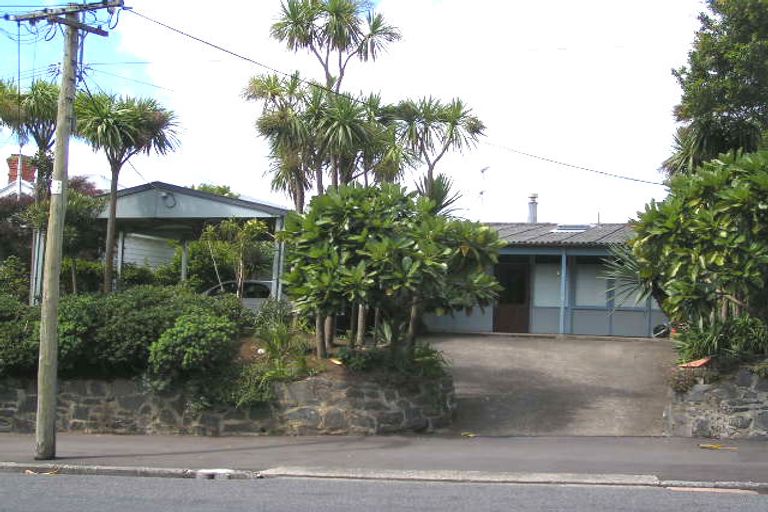 Photo of property in 149 Queen Street, Northcote Point, Auckland, 0627