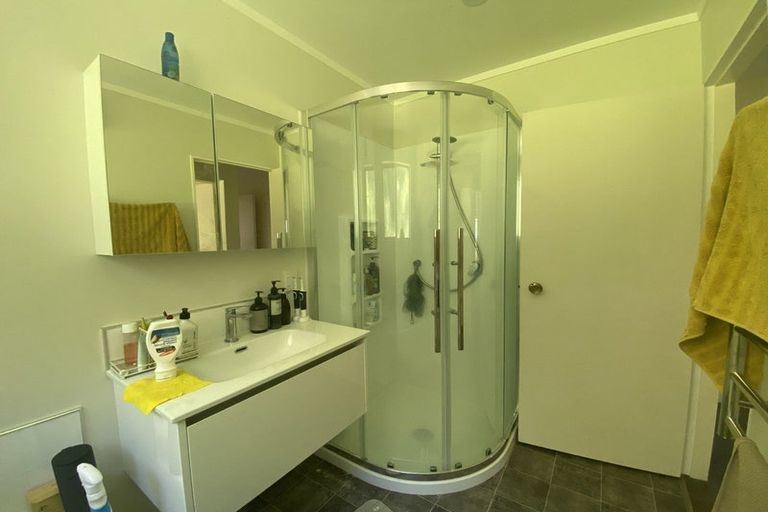 Photo of property in 25 Fernhaven Grove, Newlands, Wellington, 6037