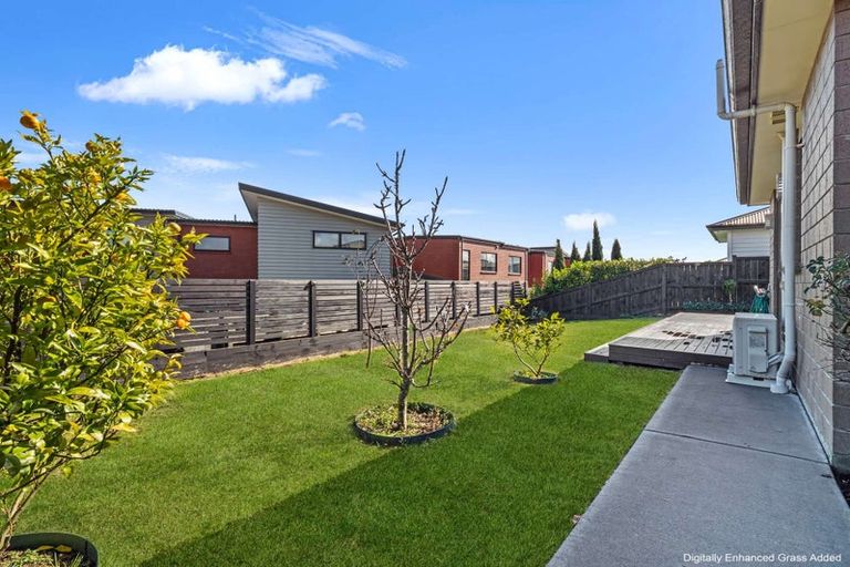 Photo of property in 8 Pakaraka Drive, Papakura, 2110