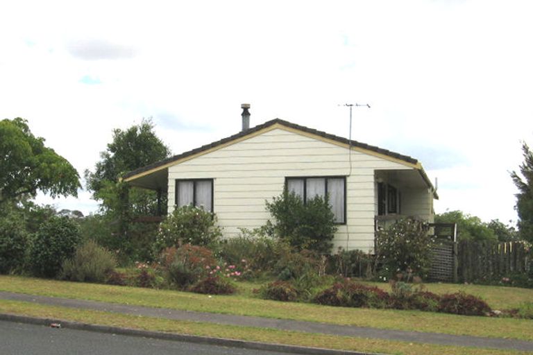 Photo of property in 172 Luckens Road, West Harbour, Auckland, 0618