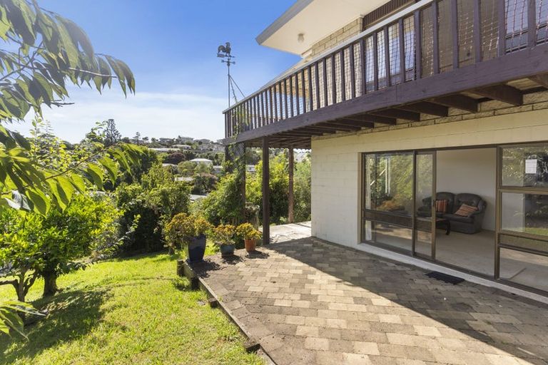 Photo of property in 16 Clipper Place, Shelly Park, Auckland, 2014