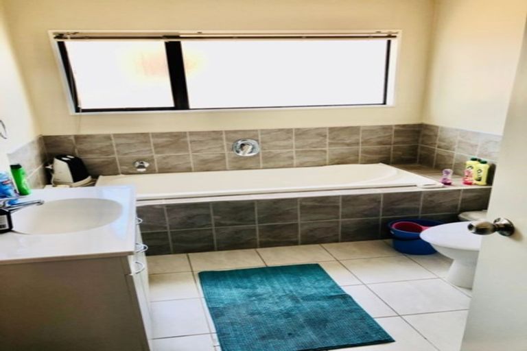 Photo of property in 9 Kalmore Place, Flat Bush, Auckland, 2016