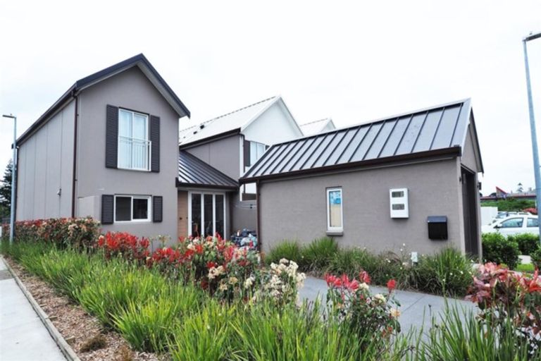 Photo of property in 13 Kaihua Terrace, Mangere Bridge, Auckland, 2022