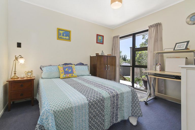 Photo of property in 73 Stottholm Road, Titirangi, Auckland, 0604