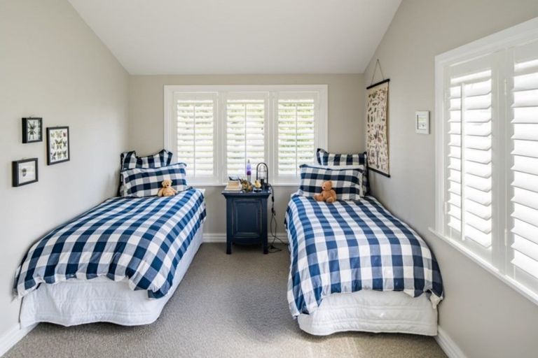 Photo of property in 21 Nikau Street, Eastbourne, Lower Hutt, 5013