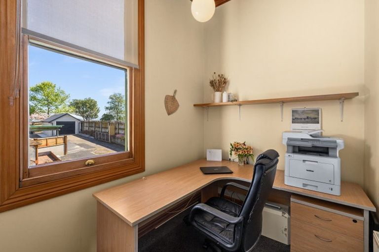 Photo of property in 2 Cobden Crescent, Bluff Hill, Napier, 4110