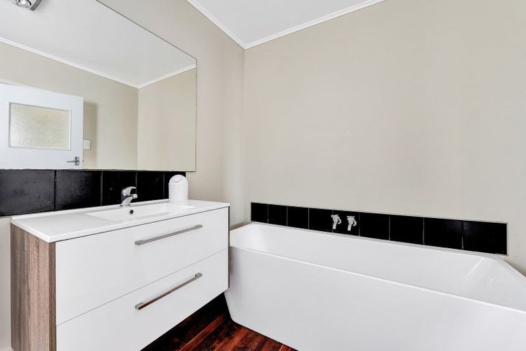 Photo of property in 1 Regan Street, Stratford, 4332