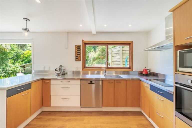 Photo of property in 11 Reserve Road, Plimmerton, Porirua, 5026
