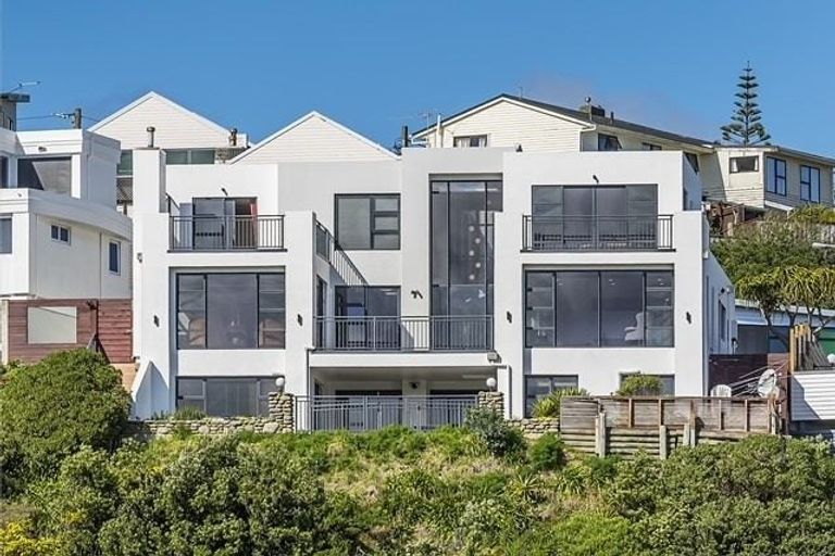 Photo of property in 8 Bunker Way, Strathmore Park, Wellington, 6022