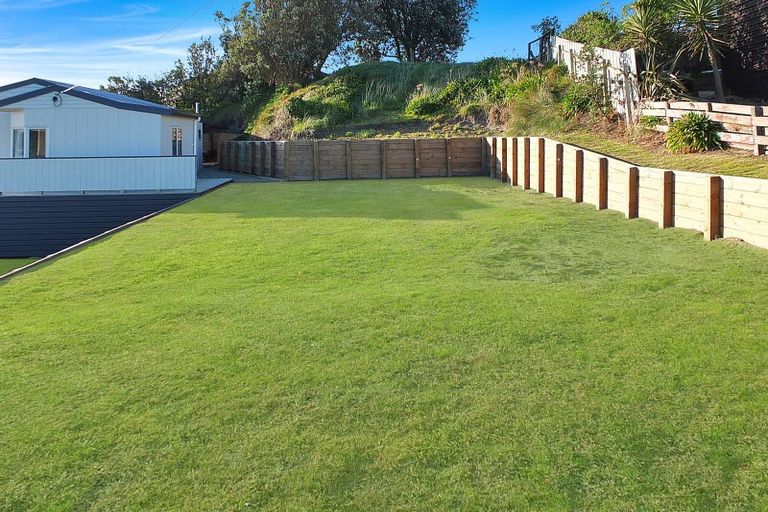 Photo of property in 53 Pratt Avenue, Foxton Beach, Foxton, 4815