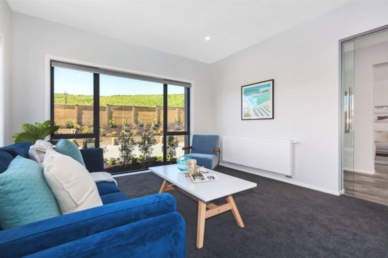 Photo of property in 55 Queen Charlotte Drive, Aotea, Porirua, 5024