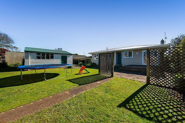 Photo of property in 8 Reid Avenue, Hawera, 4610
