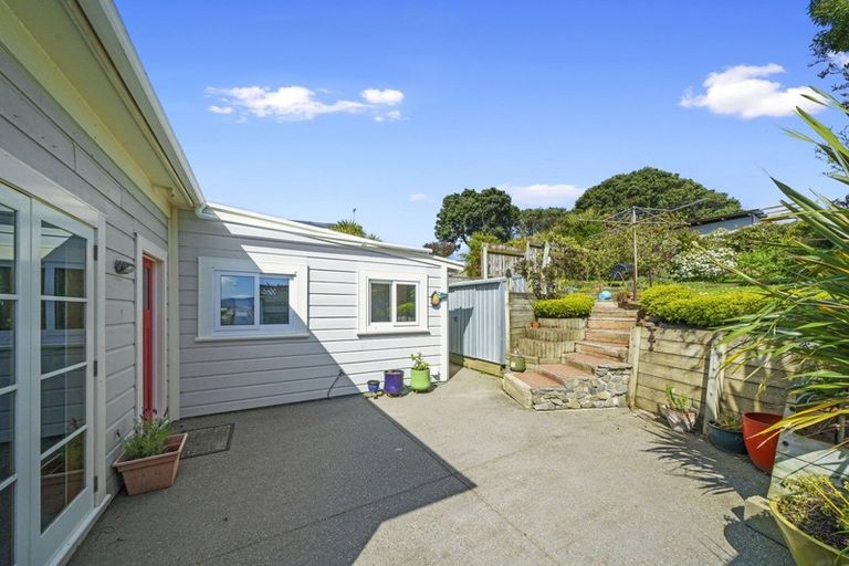 Photo of property in 36 Edinburgh Terrace, Berhampore, Wellington, 6023