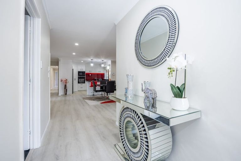 Photo of property in 7 Hollinger Place, Nawton, Hamilton, 3200