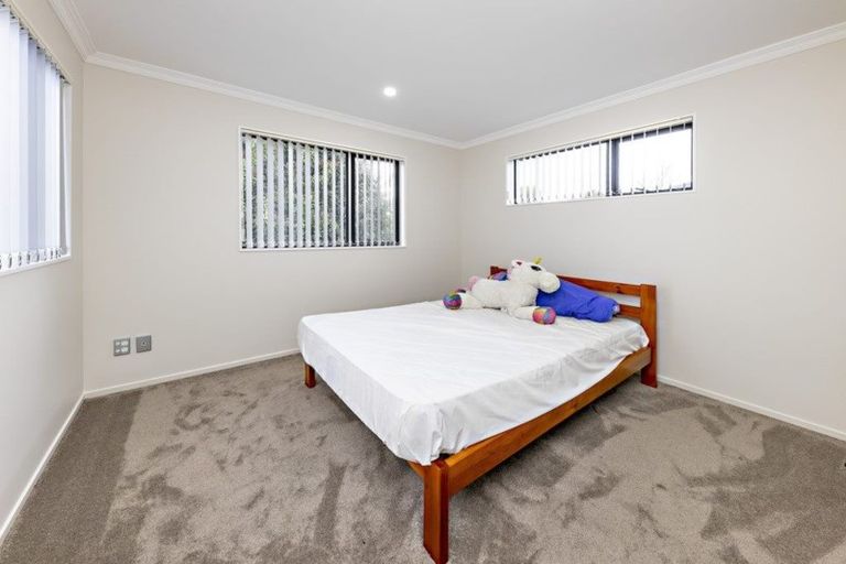 Photo of property in 7b Waiari Road, Conifer Grove, Takanini, 2112