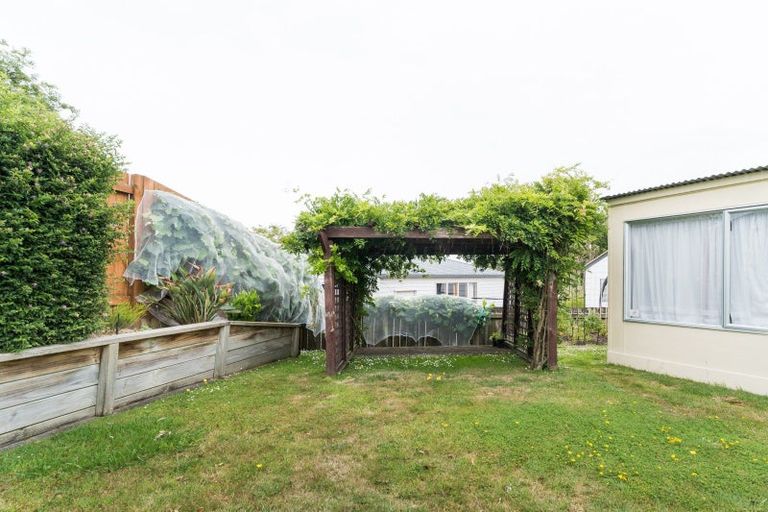 Photo of property in 3 Logan Place, Kelvin Grove, Palmerston North, 4414