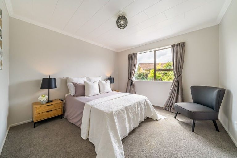 Photo of property in 32 Seymour Grove, Kingsley Heights, Upper Hutt, 5018