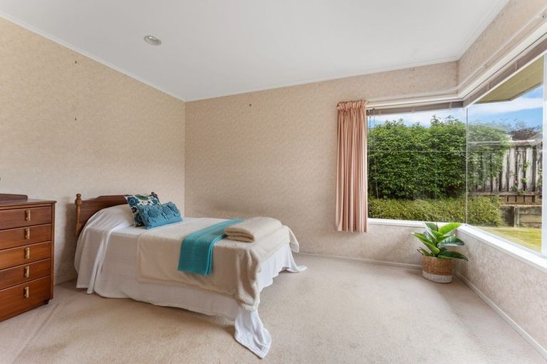 Photo of property in 4 Frank Frethey Place, Highlands Park, New Plymouth, 4312