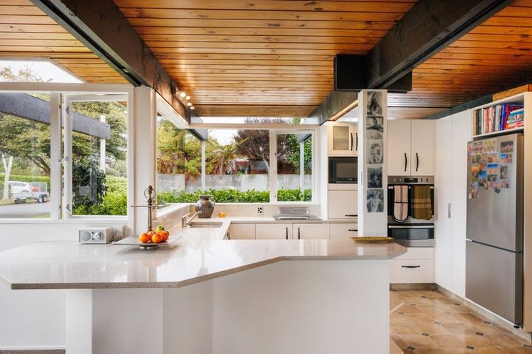 Photo of property in 11 Chilton Grove, Hokowhitu, Palmerston North, 4410