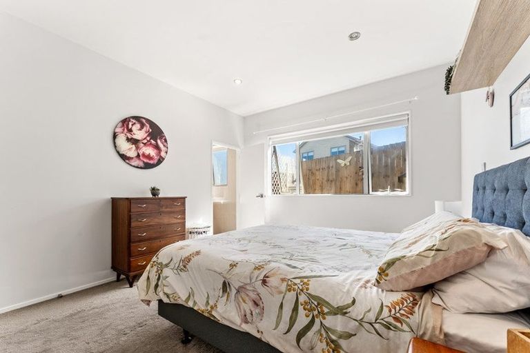 Photo of property in 33 Kaipuke Crescent, Gulf Harbour, Whangaparaoa, 0930