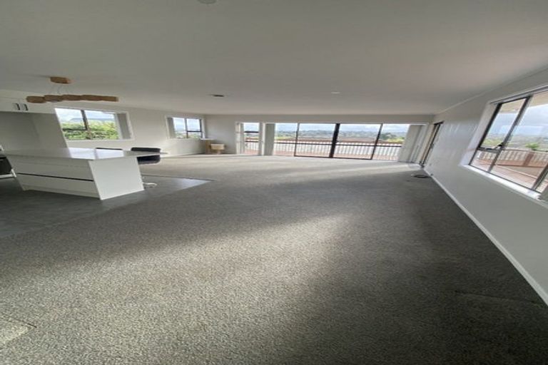 Photo of property in 30 Lewisham Street, Highland Park, Auckland, 2010