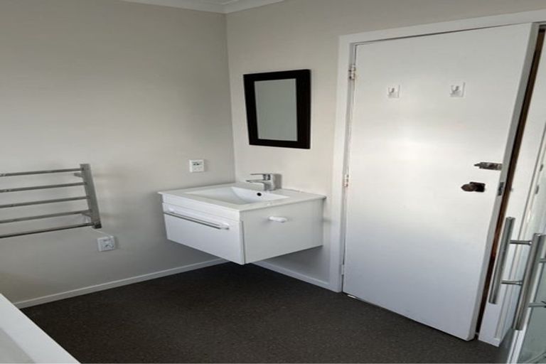 Photo of property in 10 Tilbury Avenue, Hokowhitu, Palmerston North, 4410