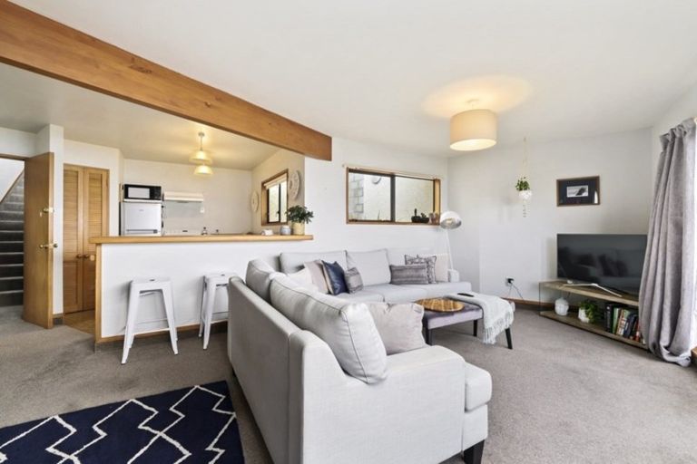Photo of property in 14a Cameron Place, Fernhill, Queenstown, 9300