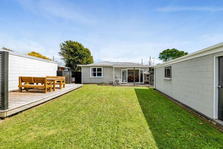Photo of property in 9 Manu Crescent, Upper Vogeltown, New Plymouth, 4310