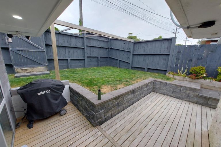 Photo of property in 1/367 Wairau Road, Totara Vale, Auckland, 0629