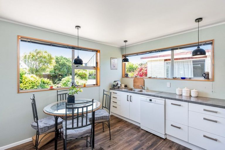Photo of property in 9 Bermuda Grove, Paraparaumu Beach, Paraparaumu, 5032