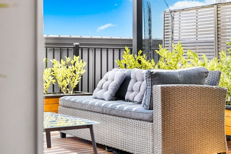 Photo of property in 100 Tarapuka Road, Westgate, Auckland, 0814