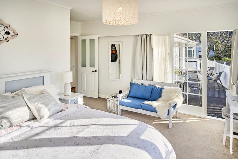 Photo of property in 1 Ecclesfield Grove, Silverstream, Upper Hutt, 5019