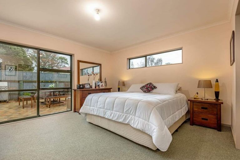 Photo of property in 15 Woburn Place, Takaro, Palmerston North, 4412