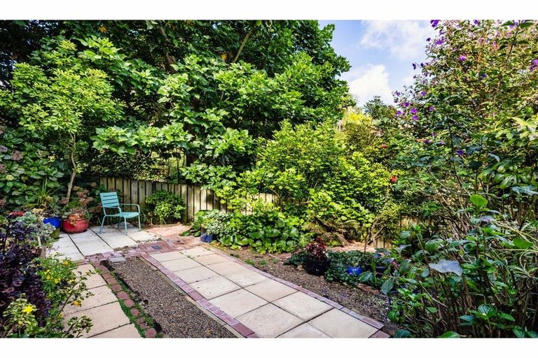 Photo of property in 11 Greenview Heights, Kerikeri, 0230