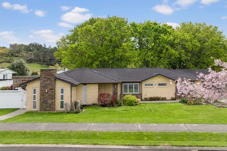 Photo of property in 2 Crabb Fields Lane, Riverhead, 0820