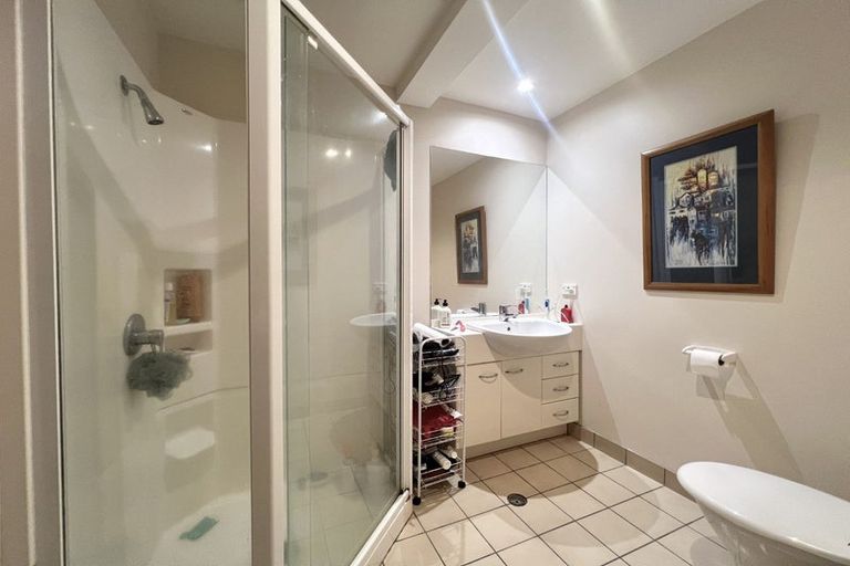 Photo of property in 5d/5 Kent Terrace, Mount Victoria, Wellington, 6011