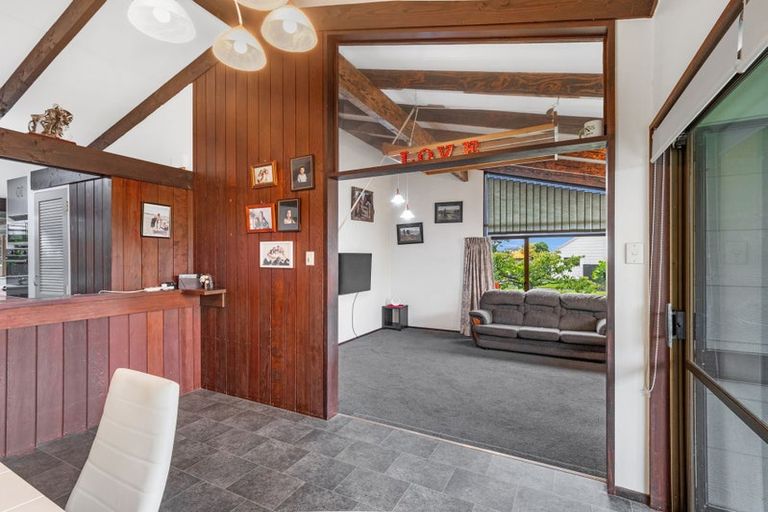 Photo of property in 17 Akepiro Place, Tawhero, Whanganui, 4501