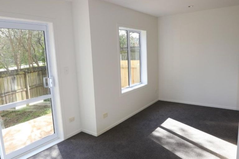 Photo of property in 2/30 John Jennings Drive, Oteha, Auckland, 0632