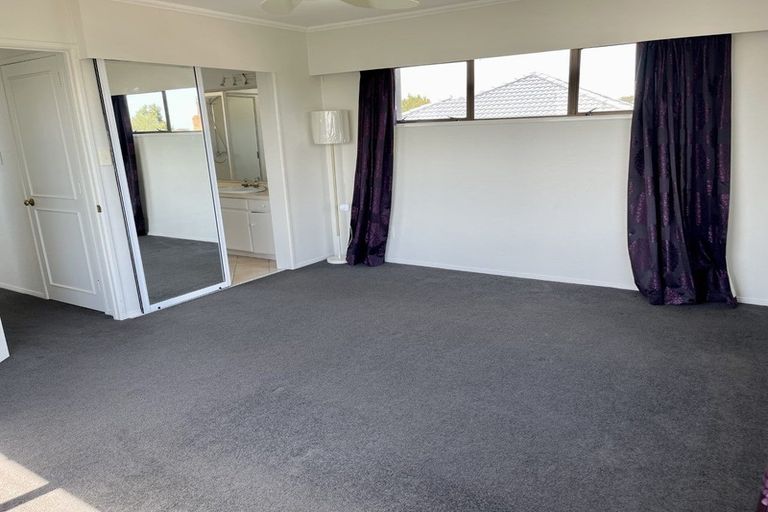 Photo of property in 18 Bradbury Road, Botany Downs, Auckland, 2010